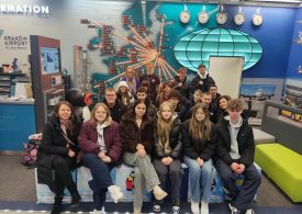 „WYJCIE Z KLASĄ” – 1TES I 4TEH W KRAKOWIE